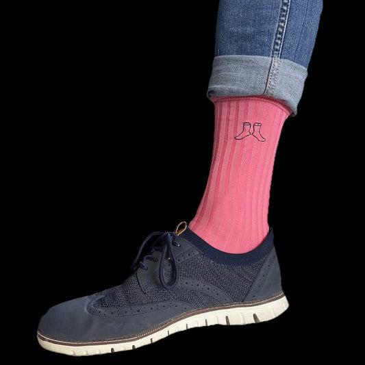 Stilvoll kombinieren: So trägst du pinke Socken von Solties mit Leichtigkeit